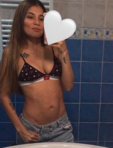 Luciana chica delgada latina