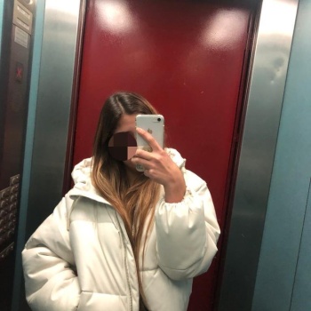 Chica en apuros económicos, Benidorm