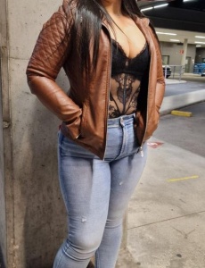 Morena de curvas firmes