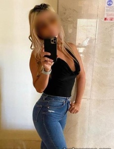 Mia risueña y simpática recien llegada a la ciudad