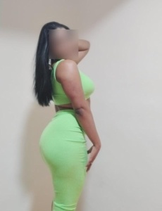 Carla morena con curvas cariñosa y simpática para caballeros piso privado céntrico y discreto nueva en la ciudad