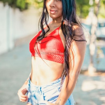 Megan morenita colombiana, Alicante
