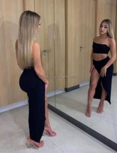 Sara masajista española jovial