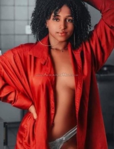 Tatiana joven brasileña masajista