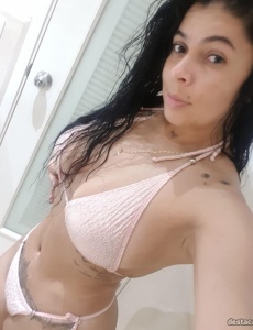 Hermosa latina. Tu complemento ideal