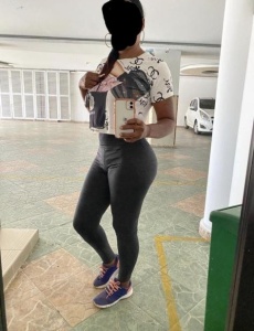 Latina muy con piso independiente muy discreto