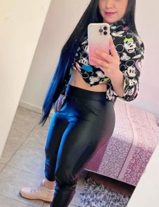 Camila, acompañante latina