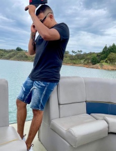 Chico de compañia alto standig vip de lujo