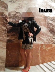 Laura española morena delgada apacionada de la vida