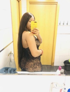 Luna jovencita guapa