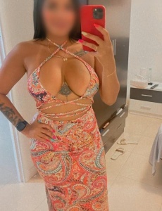 Latina muy implicada