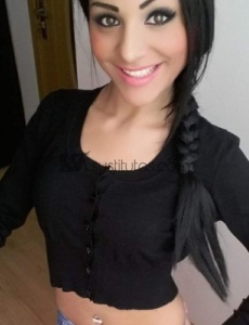 Soy aisha, me considero una chica joven y atractiva, una mujer amable, elegante y educada