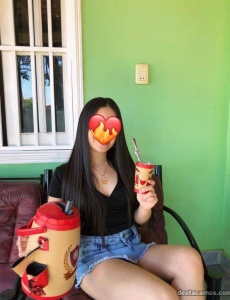 Joven masajista dulce y mimosa