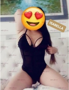 Latina con ganas de dormir consentirte rico y mimarte