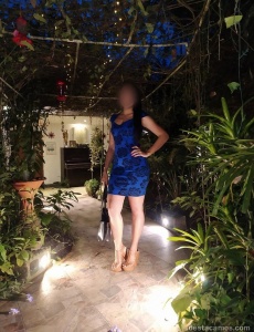 Linda latina juguetona