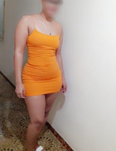 Chica necesitada para pagar sus estudios