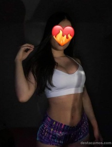 Hola guapo soy África una linda chica universitaria