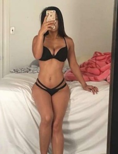 Taly joven extrovertida y elegante