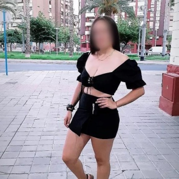 Angie muñequita no profesional en el centro, Alicante