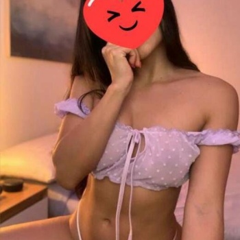 Chica hermosa e implicada en la cala de finestrat -benidorm, Benidorm
