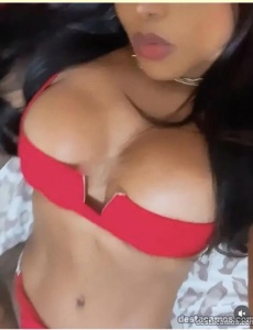 Linda morena de lujo recién llegada