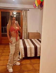 Enma hermosa jovencita muy dispuesta a todo