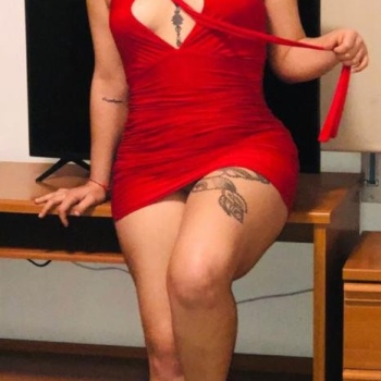 Hola, soy paola , colombiana tengo 23años, alegre,, Denia