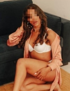 Linda mujer noveda ambar