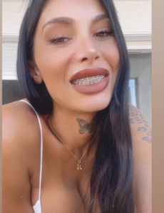 Española real tatuada explosiva implicada
