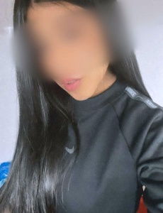 Claudia, jovencita morena de 22 años