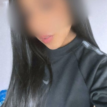 Claudia, jovencita morena de 22 años, Alicante