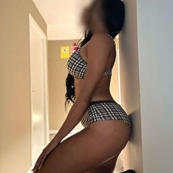 Laya, colombiana dulce y divertida, Elche