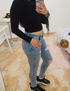 Angie, simpática joven