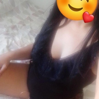 Chica atr y, Elche