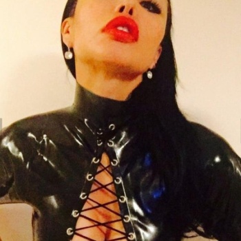 Supernovedad. Aleska tu nueva ama ha llegado a, Benidorm