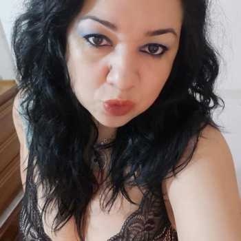 Hermosas amigas cata y sol implicadas cariÑosas, Elche