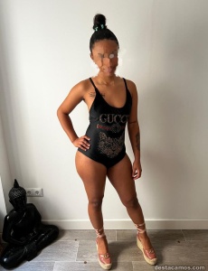Guapa morena curvi