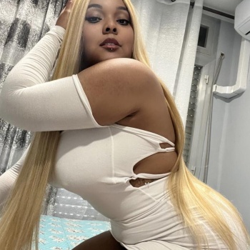 Chica curviz 24 horas, Elda