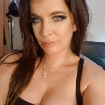 Hola chicoooos! Soy gi, anglo-italiana, ahora viviendo en benidorm. Soy, Benidorm