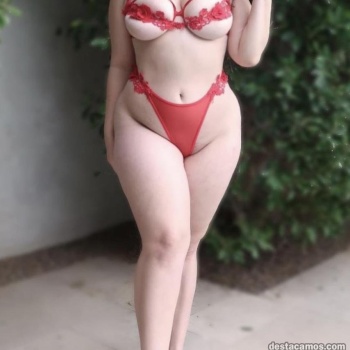 Ven a disfrutar de este gran cuerpo voluptuoso lleno de curvas estoy disponible en denia 24h, Denia