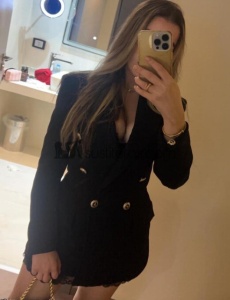 Nataly, soy una jovencita francesa, tengo la piel blanca, soy delgada, cabello castaño, alegre y divertida
