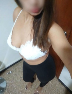 Antonella, complaciente, recién llegada
