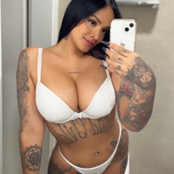 Latina bella tatuada y exuberante, Benidorm