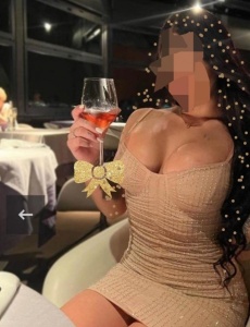 Soy karol y quiero conocerte. Vienes? /