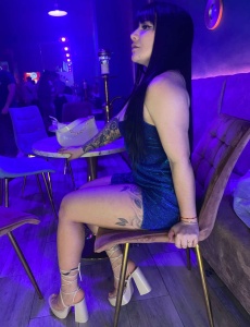 Hermosa latina de piel canela