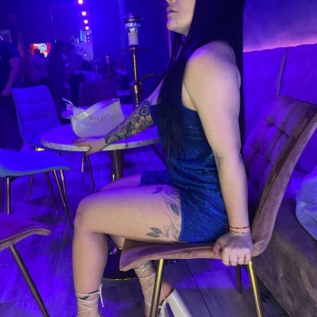 Hermosa latina de piel canela, Benidorm
