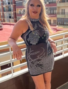 Rubi, madurita escort de lujo disponible para ti