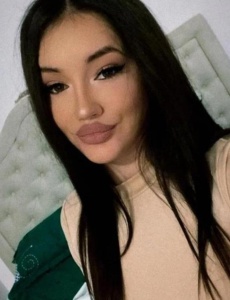 Yasmín guapisima 19 años estudiante 2 amigas recien llegadas. Denia.