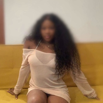Naomi, morena de 21 años, Alicante