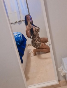 Soy luna de 27 años dominicana, acabo de llegar a elche y me gustaría hacer nuevas amistades